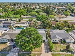 8900 SW 7th St, Boca Raton FL 33433