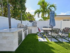 8900 SW 7th St, Boca Raton FL 33433