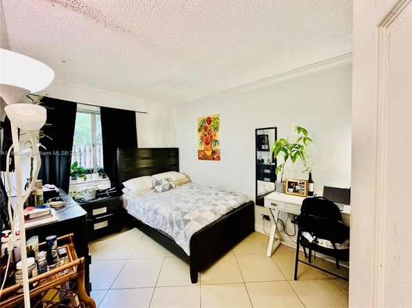 8615 SW 15th St, Pembroke Pines FL 33025