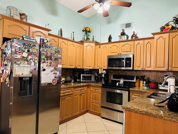 8615 SW 15th St, Pembroke Pines FL 33025
