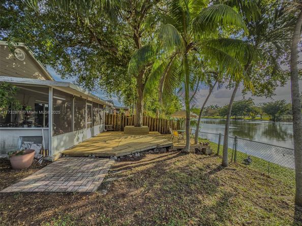 205 SW 159th Way, Sunrise FL 33326