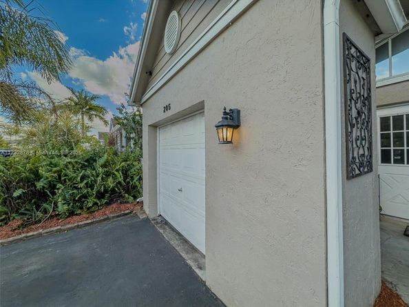 205 SW 159th Way, Sunrise FL 33326