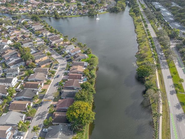 205 SW 159th Way, Sunrise FL 33326