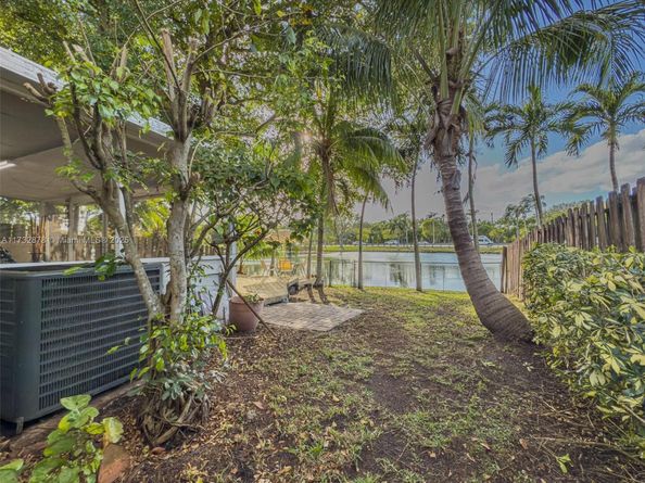 205 SW 159th Way, Sunrise FL 33326