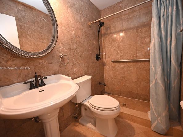 5870 W 20th Ln, Hialeah FL 33016