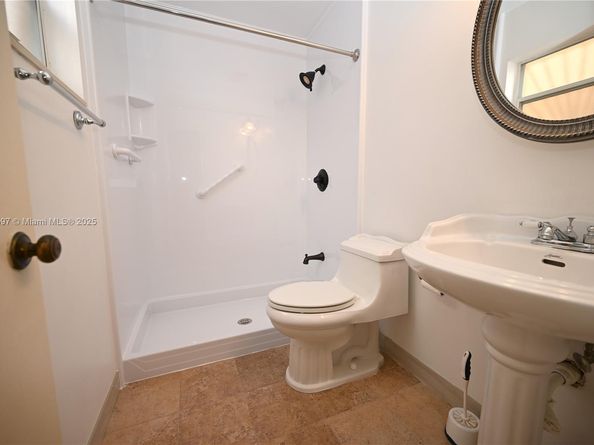 5870 W 20th Ln, Hialeah FL 33016