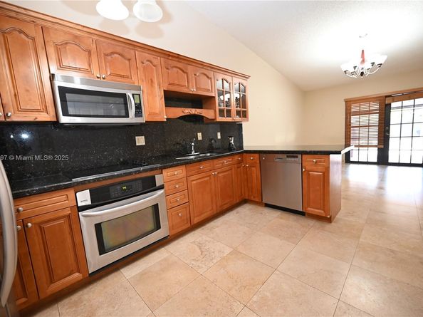 5870 W 20th Ln, Hialeah FL 33016