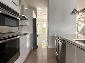 10471 NW 66th St, Doral FL 33178