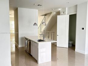 10471 NW 66th St, Doral FL 33178