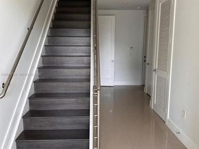 10471 NW 66th St, Doral FL 33178