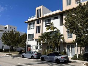10471 NW 66th St, Doral FL 33178