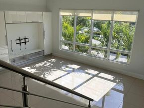 10471 NW 66th St, Doral FL 33178