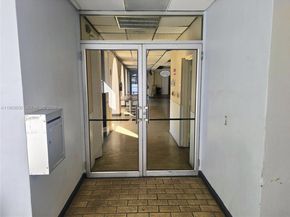 940 NE 199th St 114, Miami FL 33179