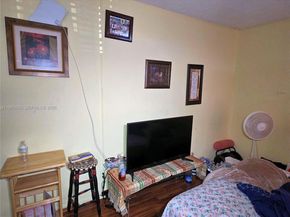 940 NE 199th St 114, Miami FL 33179