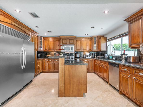 1975 Ixora Rd, North Miami FL 33181
