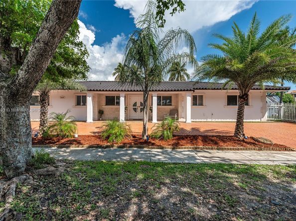 1975 Ixora Rd, North Miami FL 33181