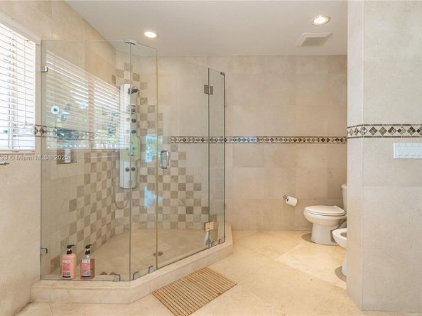 1975 Ixora Rd, North Miami FL 33181