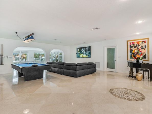 1975 Ixora Rd, North Miami FL 33181