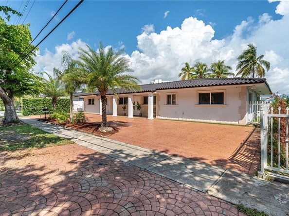 1975 Ixora Rd, North Miami FL 33181