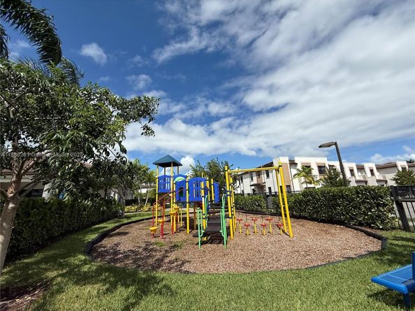 400 NE 208th Ter 400, Miami FL 33179