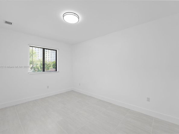 1171 NW 66th St, Miami FL 33150