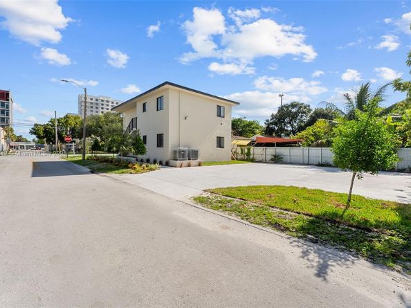 1171 NW 66th St, Miami FL 33150