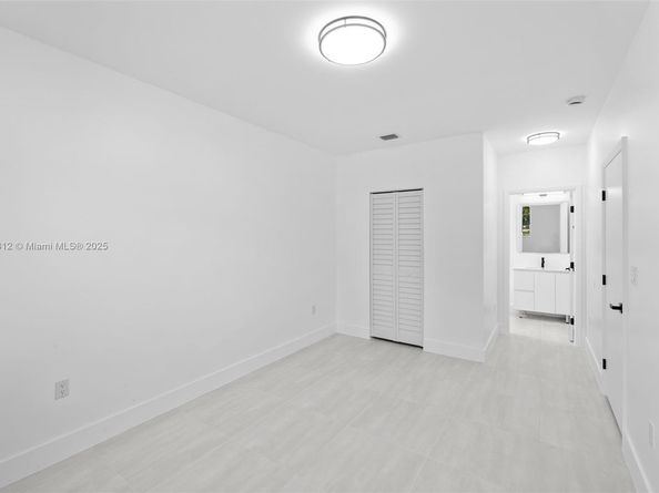1171 NW 66th St, Miami FL 33150
