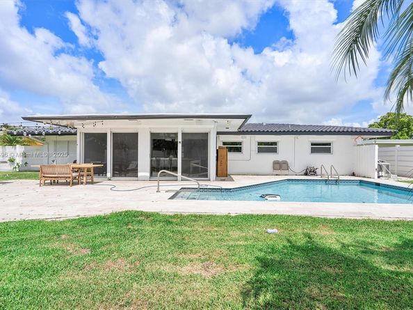 417 N Highland Dr, Hollywood FL 33021