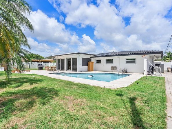 417 N Highland Dr, Hollywood FL 33021