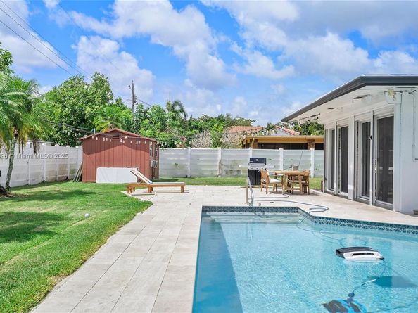 417 N Highland Dr, Hollywood FL 33021