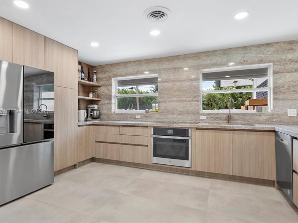 417 N Highland Dr, Hollywood FL 33021