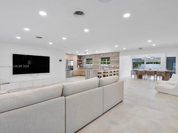 417 N Highland Dr, Hollywood FL 33021