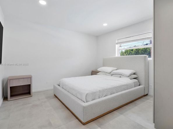 417 N Highland Dr, Hollywood FL 33021