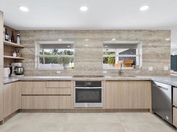 417 N Highland Dr, Hollywood FL 33021