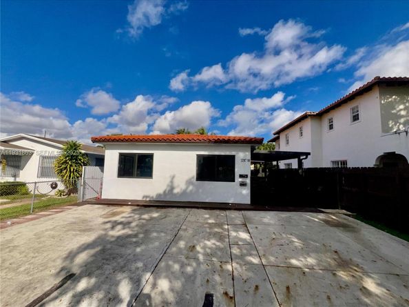 3297 - 3299 SW 26th St, Miami FL 33133
