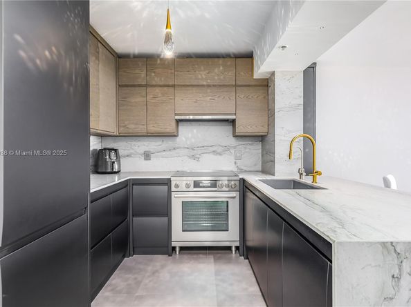 1800 Sunset Harbour Dr 2105, Miami Beach FL 33139