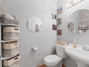 21200 Harbor Way 11811, Aventura FL 33180