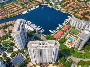 21200 Harbor Way 11811, Aventura FL 33180