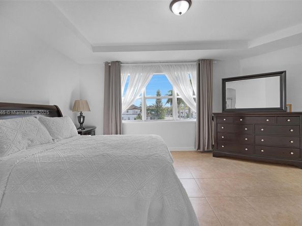 11470 NW 79th Ln, Doral FL 33178