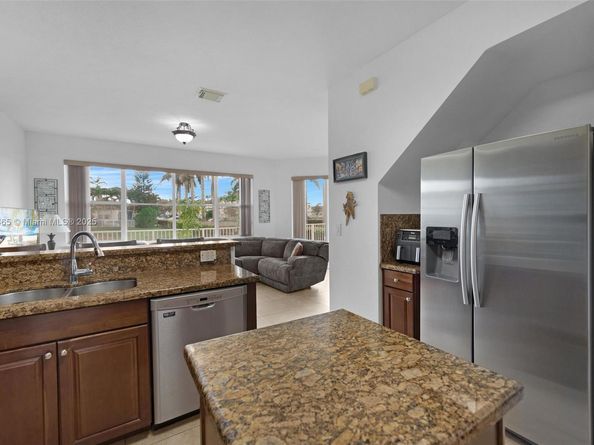 11470 NW 79th Ln, Doral FL 33178