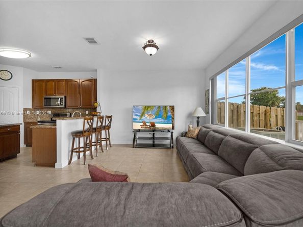 11470 NW 79th Ln, Doral FL 33178