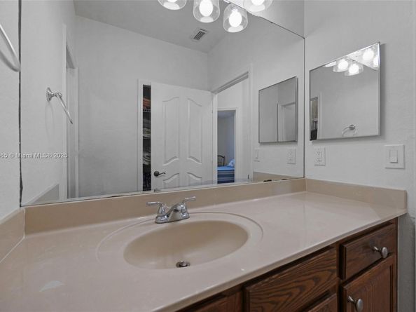 11470 NW 79th Ln, Doral FL 33178