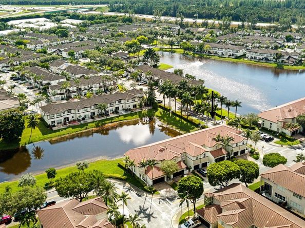 11470 NW 79th Ln, Doral FL 33178