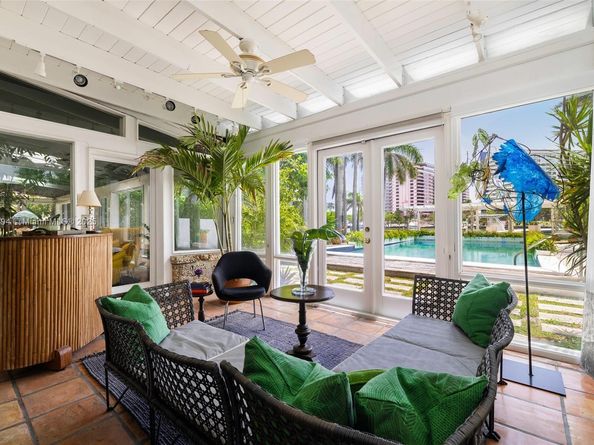 5215 Pine Tree Dr, Miami Beach FL 33140