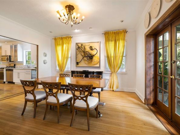 5215 Pine Tree Dr, Miami Beach FL 33140