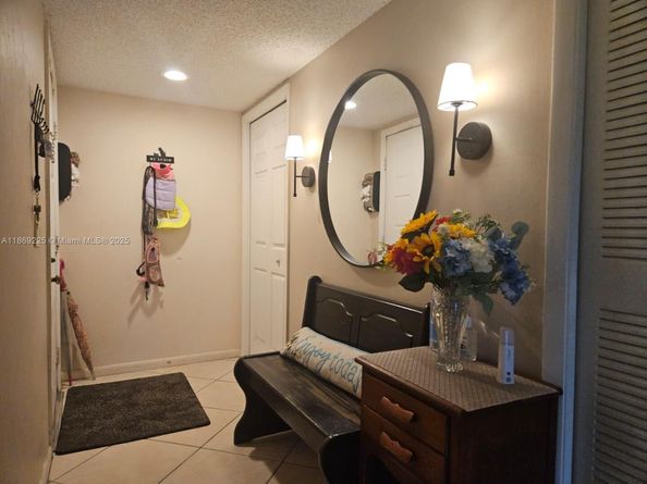 436 Lakeview Dr 104, Weston FL 33326