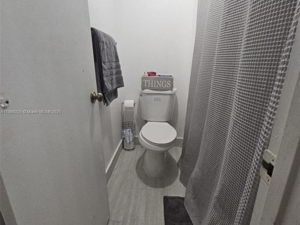436 Lakeview Dr 104, Weston FL 33326