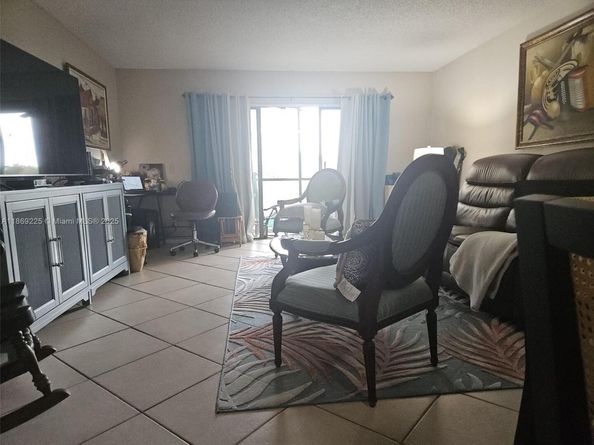 436 Lakeview Dr 104, Weston FL 33326