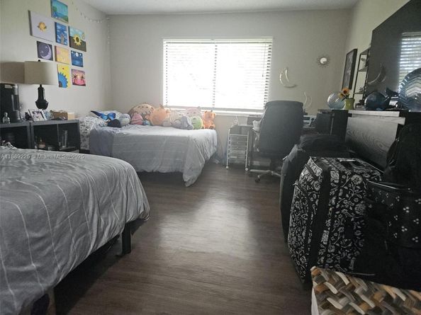 436 Lakeview Dr 104, Weston FL 33326