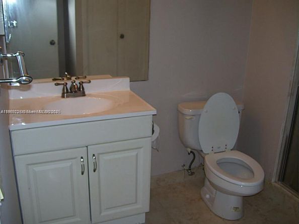 436 Lakeview Dr 104, Weston FL 33326